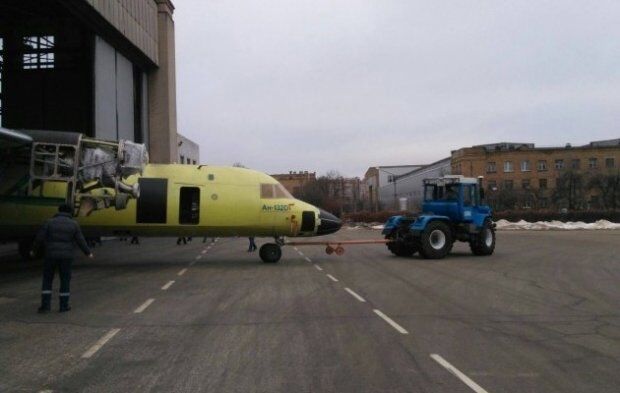 "Красивая птичка": в сети появились фото нового украинского самолета Ан-132D