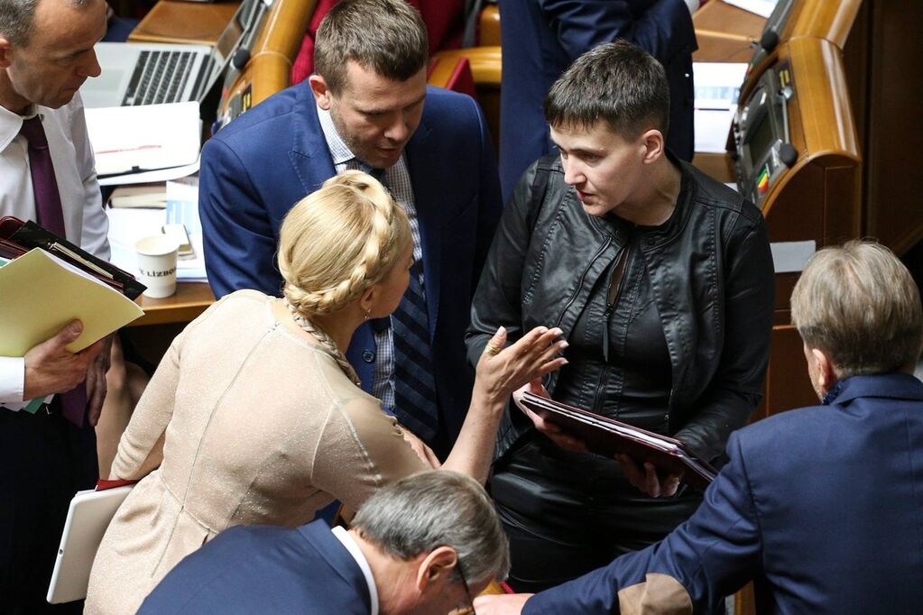 Уход Савченко от Тимошенко "оживили" в забавных фотографиях