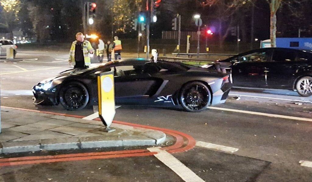 В Лондоне студент разбил эксклюзивный суперкар Lamborghini: фото