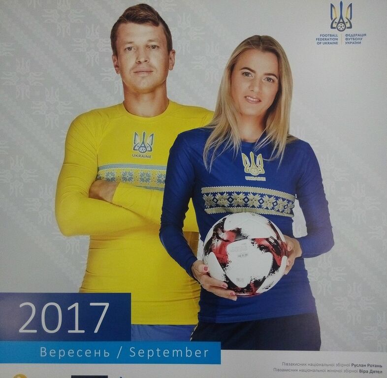 Сборные Украины по футболу снялись для яркого календаря в патриотичном стиле