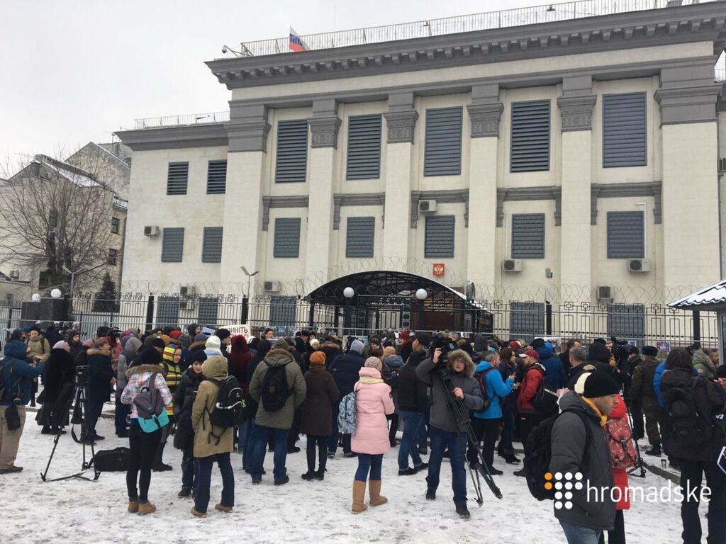 SaveAleppo: біля посольства РФ в Україні протестують проти бомбардування Сирії
