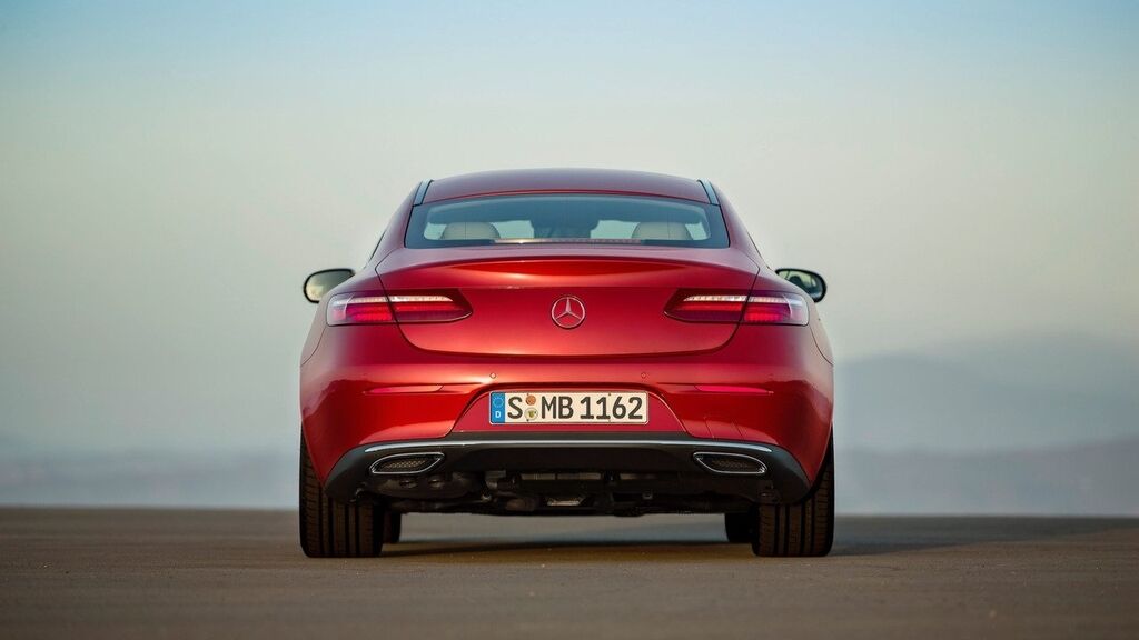 Больше и умнее: Mercedes-Benz официально представил новое росскошное купе E-Class