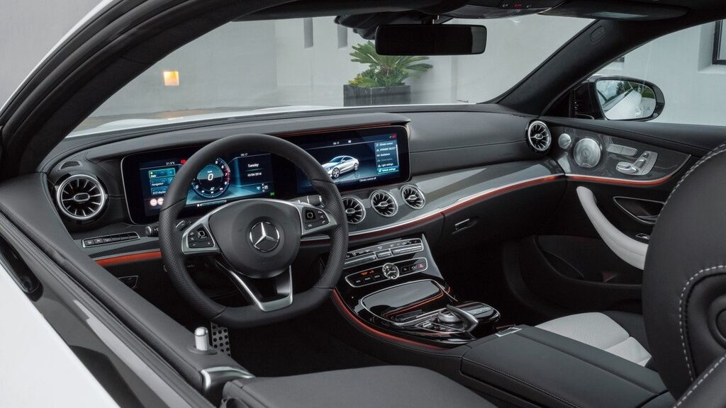 Больше и умнее: Mercedes-Benz официально представил новое росскошное купе E-Class