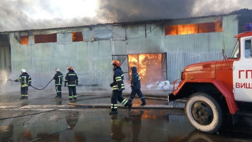 Під Києвом горів склад із секонд-хендом