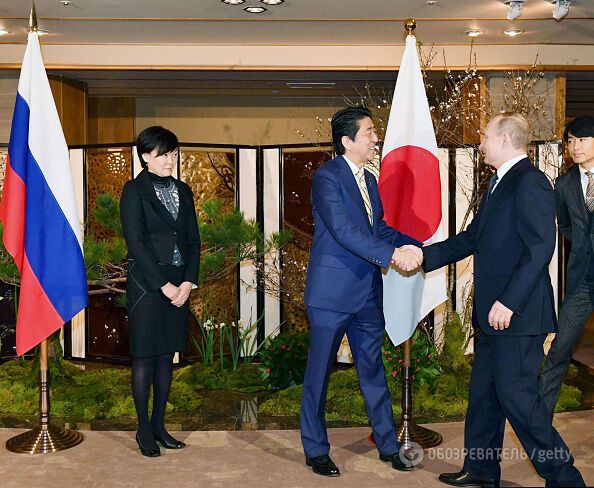 "Самурай чекає гопника": соцмережі висміяли запізнення Путіна на зустріч із прем'єром Японії