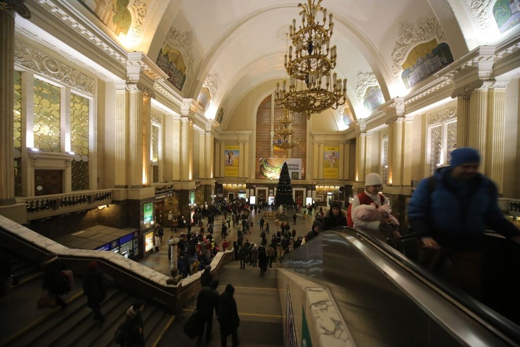 В соцсети появились фото главной елки киевского ж/д вокзала