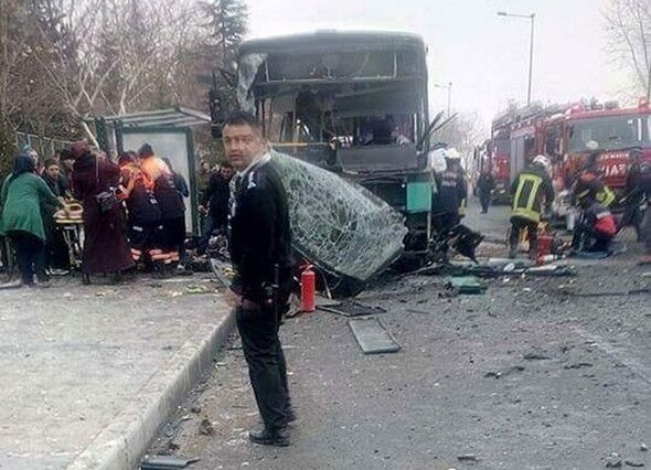 В Турции взорвался автобус с военными: десятки жертв и пострадавших
