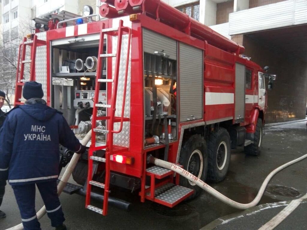 У київській багатоповерхівці сталася масштабна пожежа