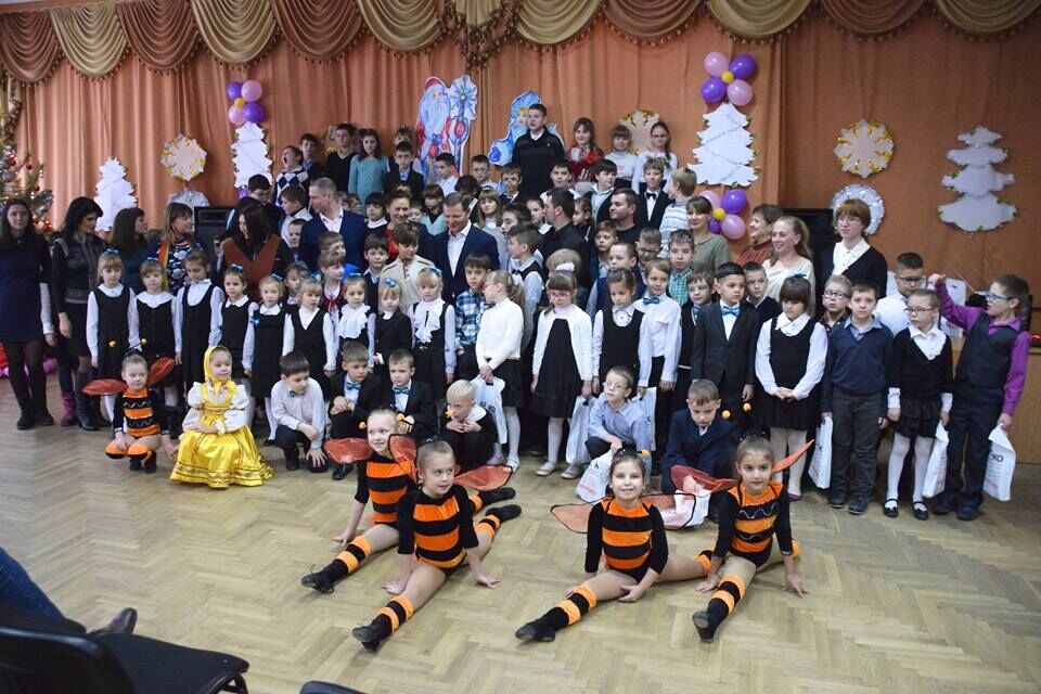 Ляшко прийшов з подарунками до дітей із вадами зору