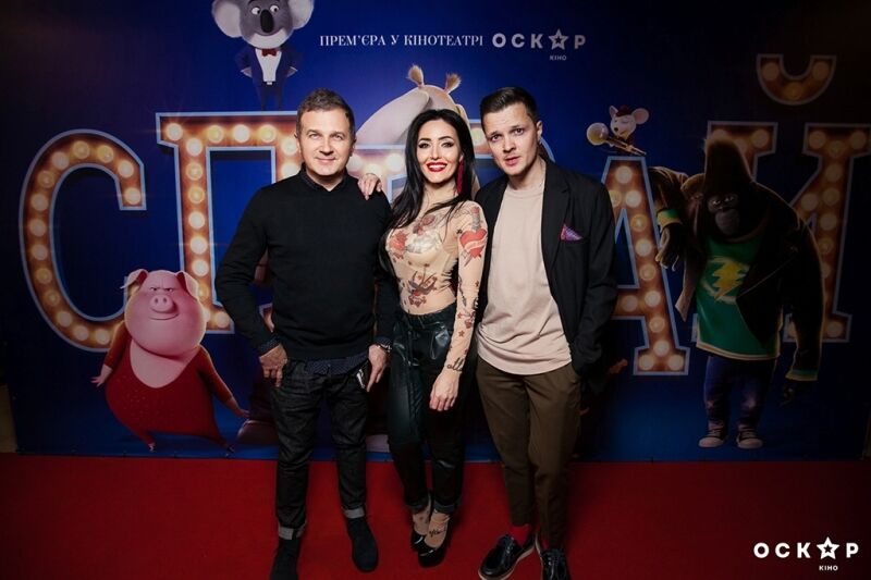 Снежана Егорова, Юрий Горбунов и Анна Добрыднева побывали на премьере комедии "Пой"