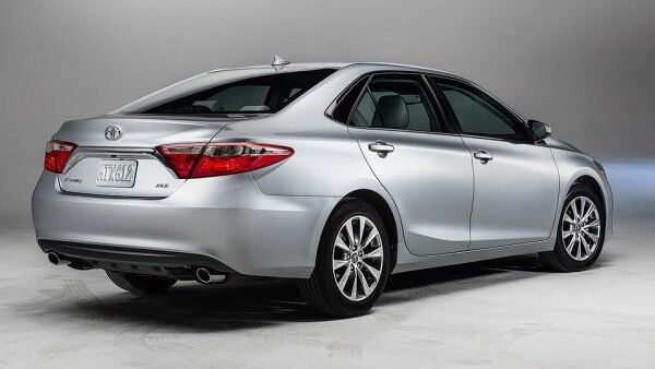 Toyota Camry 2017: опубликован первый тизер обновленного седана