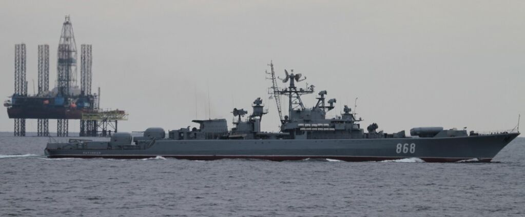 Скандал в Черном море: российский военный корабль блокировал украинских пограничников
