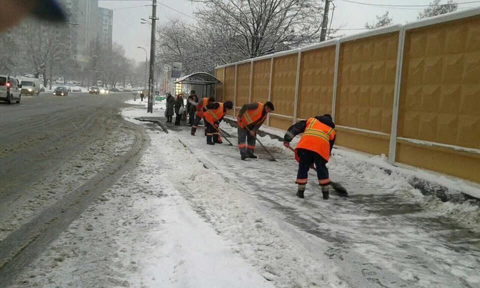 Снегопад в Киеве: в город не пускают грузовики