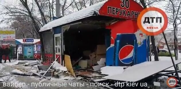 Развалины остановки: появилось видео с места масштабного ДТП в Киеве