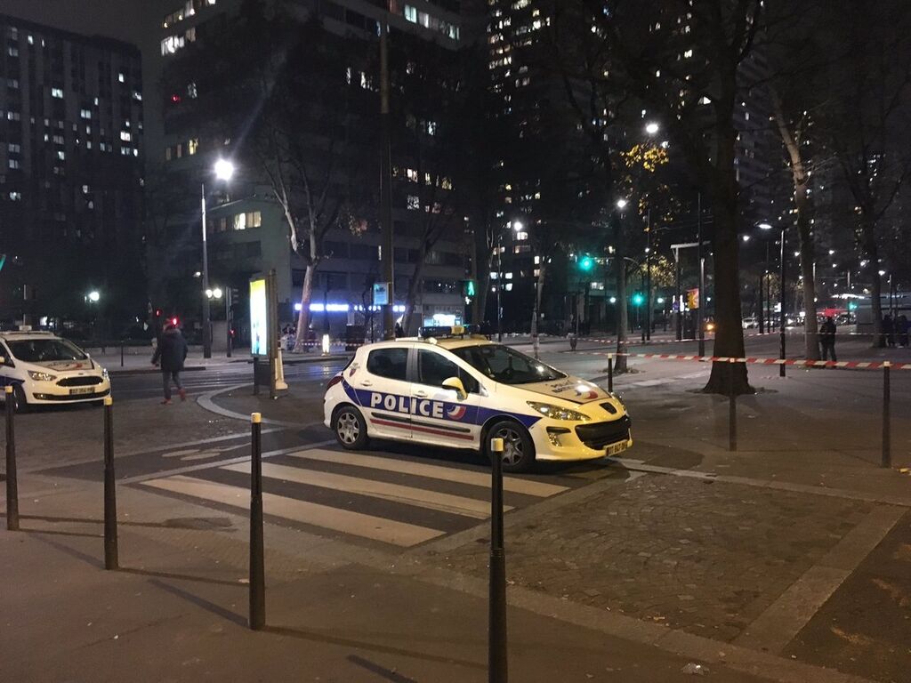 В Париже произошел вооруженный захват заложников: все подробности, опубликованы фото и видео