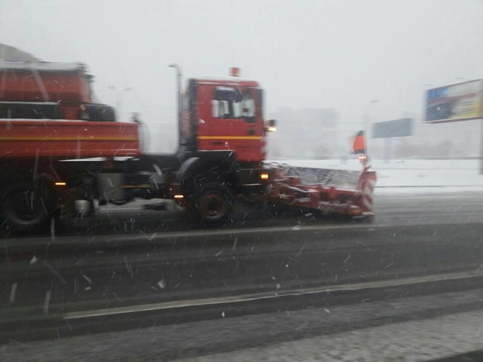 Снегопад в Киеве: в город не пускают грузовики
