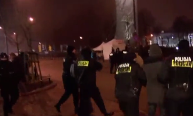 Протести в Польщі: поліція силою відтіснила демонстрантів від Сейму