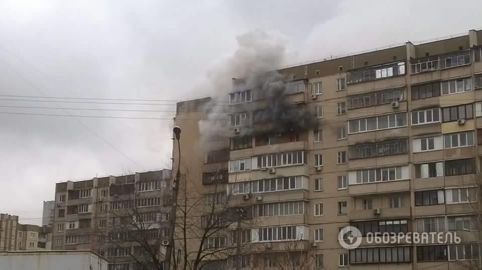 В киевской многоэтажке произошел масштабный пожар: опубликовано фото