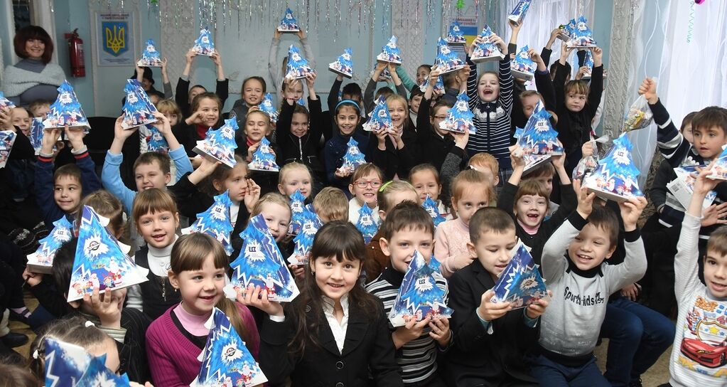 День Николая на Донбассе: 58 тысяч детей получили подарки от Фонда Колесникова