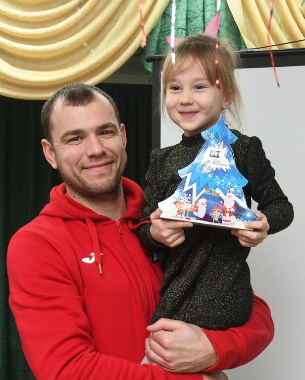 День Николая на Донбассе: 58 тысяч детей получили подарки от Фонда Колесникова