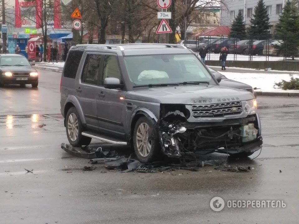 У Києві потрійна аварія паралізувала рух проспектом