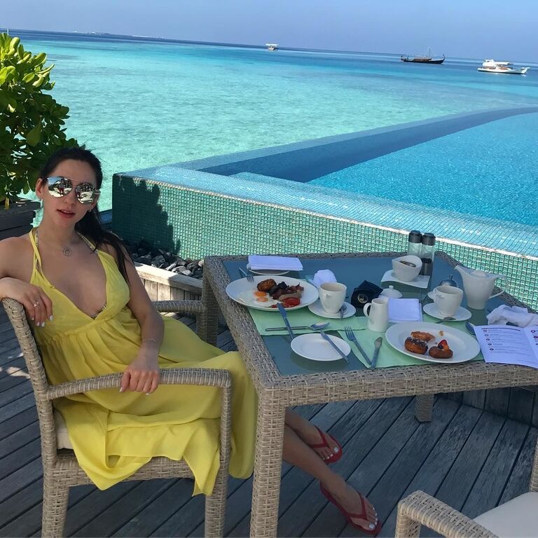 Розкішна дружина футболіста збірної України похвалилася жаркими фото з Мальдів