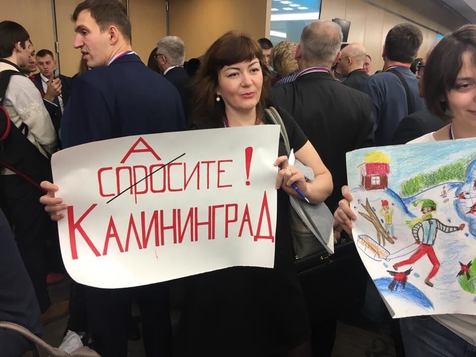 Не отвертится: в сети показали, кто пришел "допрашивать" Путина