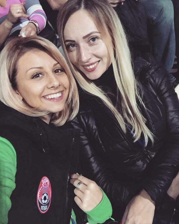 Улыбчивая жена футболиста сборной Украины сломала все стереотипы своей внешностью - фото красотки