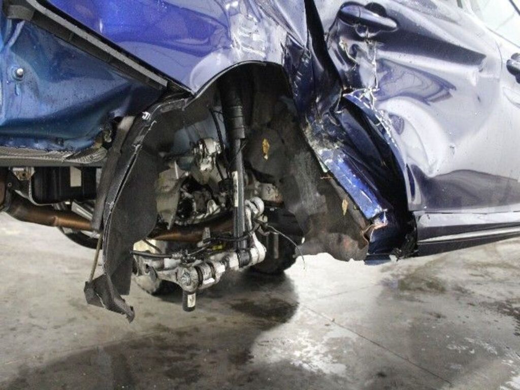 Разбитую "в хлам" Alfa Romeo продают за фантастическую сумму: фото