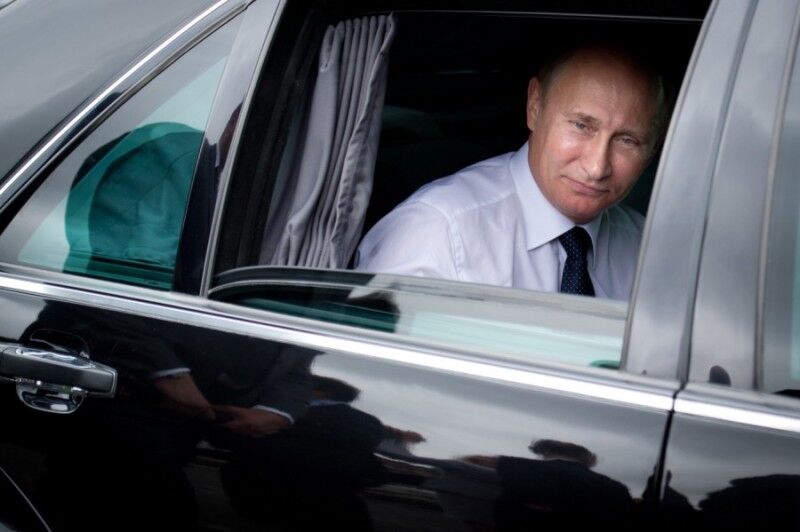Санкции давят: на продажу выставлен бронированный лимузин Путина - фото