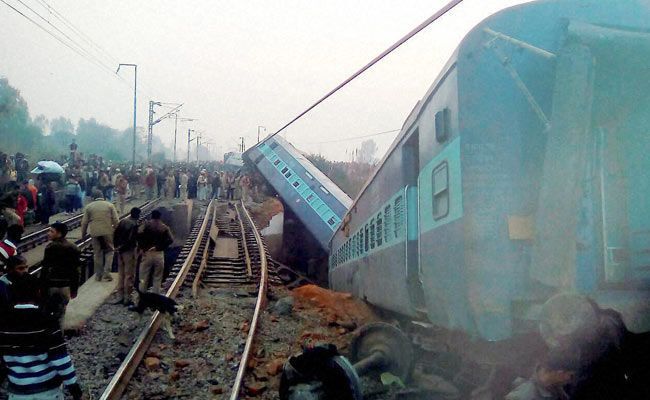 В Индии cлетел с рельсов скоростной поезд: более 40 пострадавших, есть жертвы