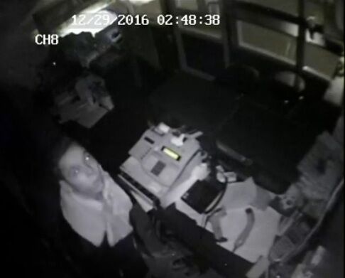 Ночной вор из киевского киоска попал на видео