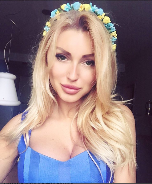 Пышногрудая блондинка из Украины признана самым сексуальным футбольным агентом в мире - фото красотки