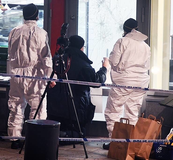 В кафе в Стокгольме расстреляли посетителей: есть погибшие