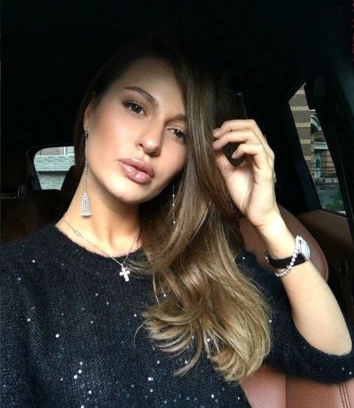Пышногубая красотка: в сети показали личные фото самой дерзкой жены футболиста "Динамо"