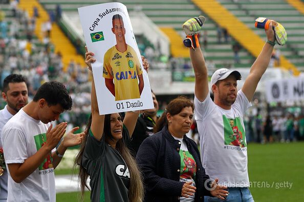 100 000 человек пришли на похороны футболистов, разбившихся в авиакатастрофе в Колумбии