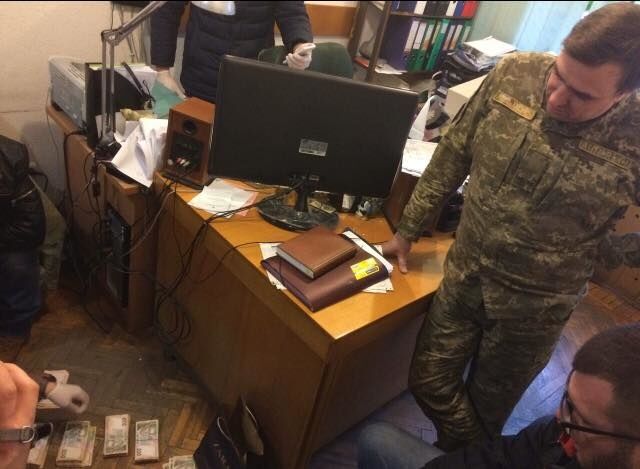 Хабар у 350 тис. грн: в Одесі затримали чиновника Міноборони