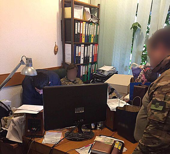 Взятка в 350 тыс. грн: в Одессе задержали чиновника Минобороны