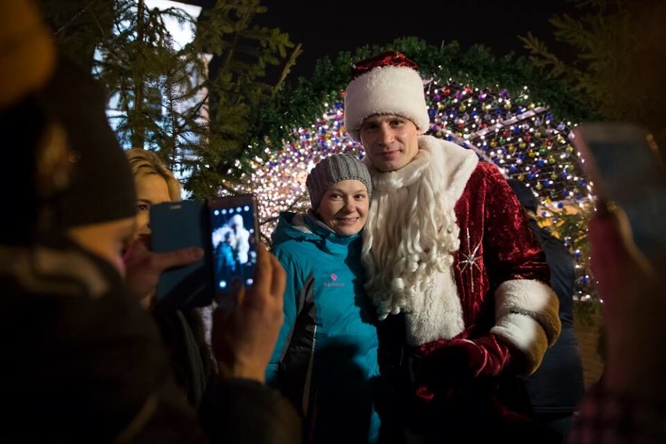 Кличко появился в костюме Деда Мороза: опубликовано видеопоздравление