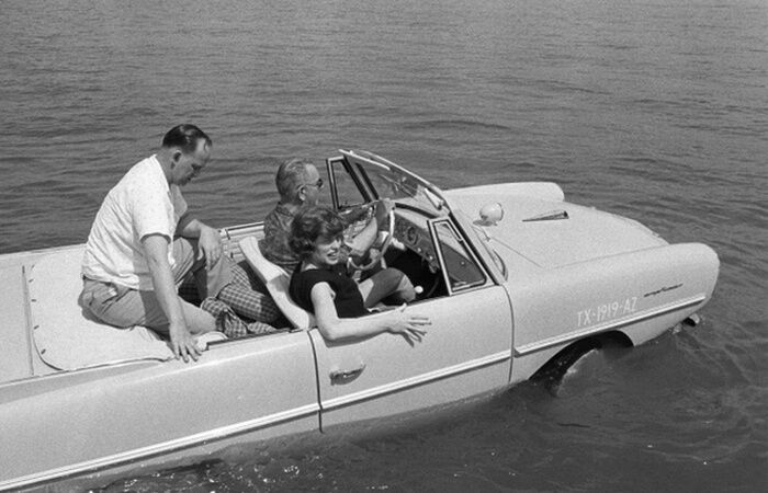 Автомобиль-амфибия Amphicar.