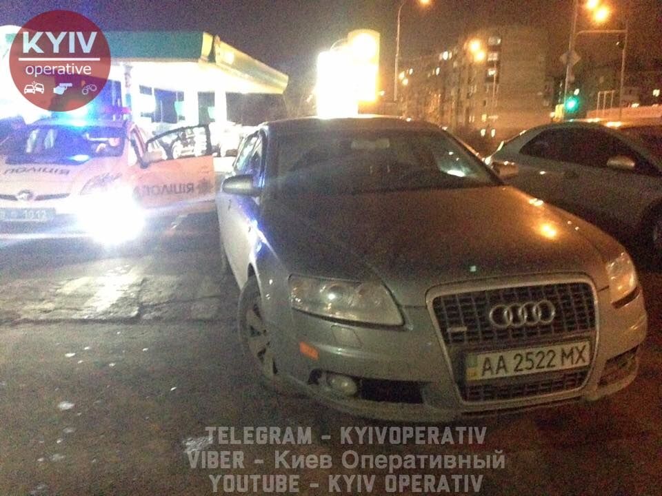 Разъезжал с пробитыми колесами: в Киеве поймали неадекватного водителя. Видеофакт