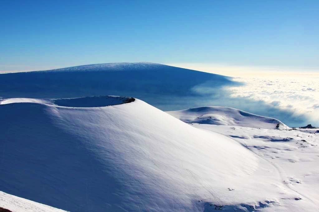 Гавайи замело рекордным количеством снега: опубликованы первые видео и фото