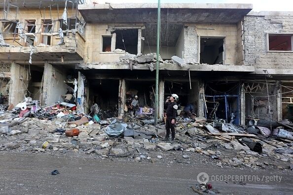 В Сирии по подконтрольному повстанцам Идлибу нанесли авиаудары: более 70 жертв