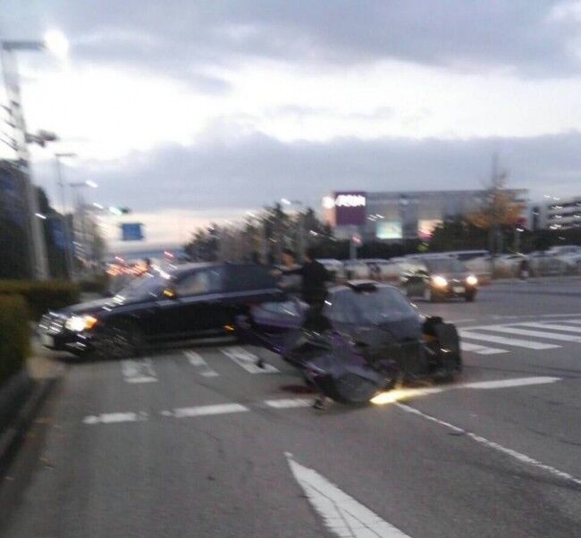 ДТП года: в Японии столкнулись эксклюзивный Pagani Zonda и Maybach