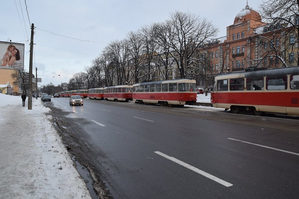 В Киеве девушка-водитель остановила восемь трамваев: опубликованы фото