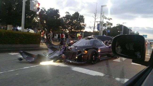ДТП года: в Японии столкнулись эксклюзивный Pagani Zonda и Maybach