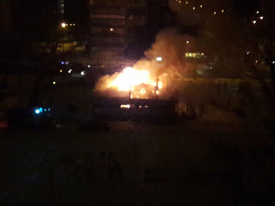 В Киеве ночью горело кафе: опубликованы фото и видео