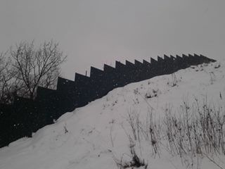 В Киеве гору Щекавица оградили двухметровым забором: опубликованы фото