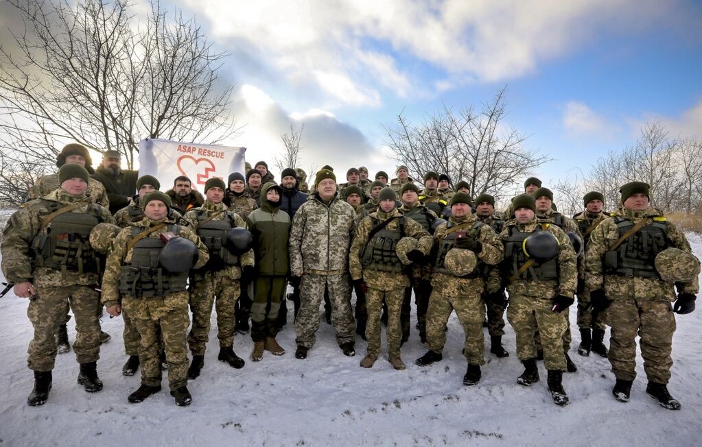 Порошенко проінспектував позиції сил АТО на передовій: опубліковані фото і відео