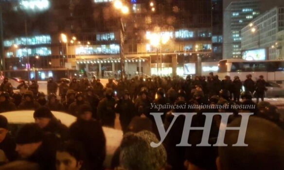 У центрі Києва футбольні фанати влаштували масовий погром